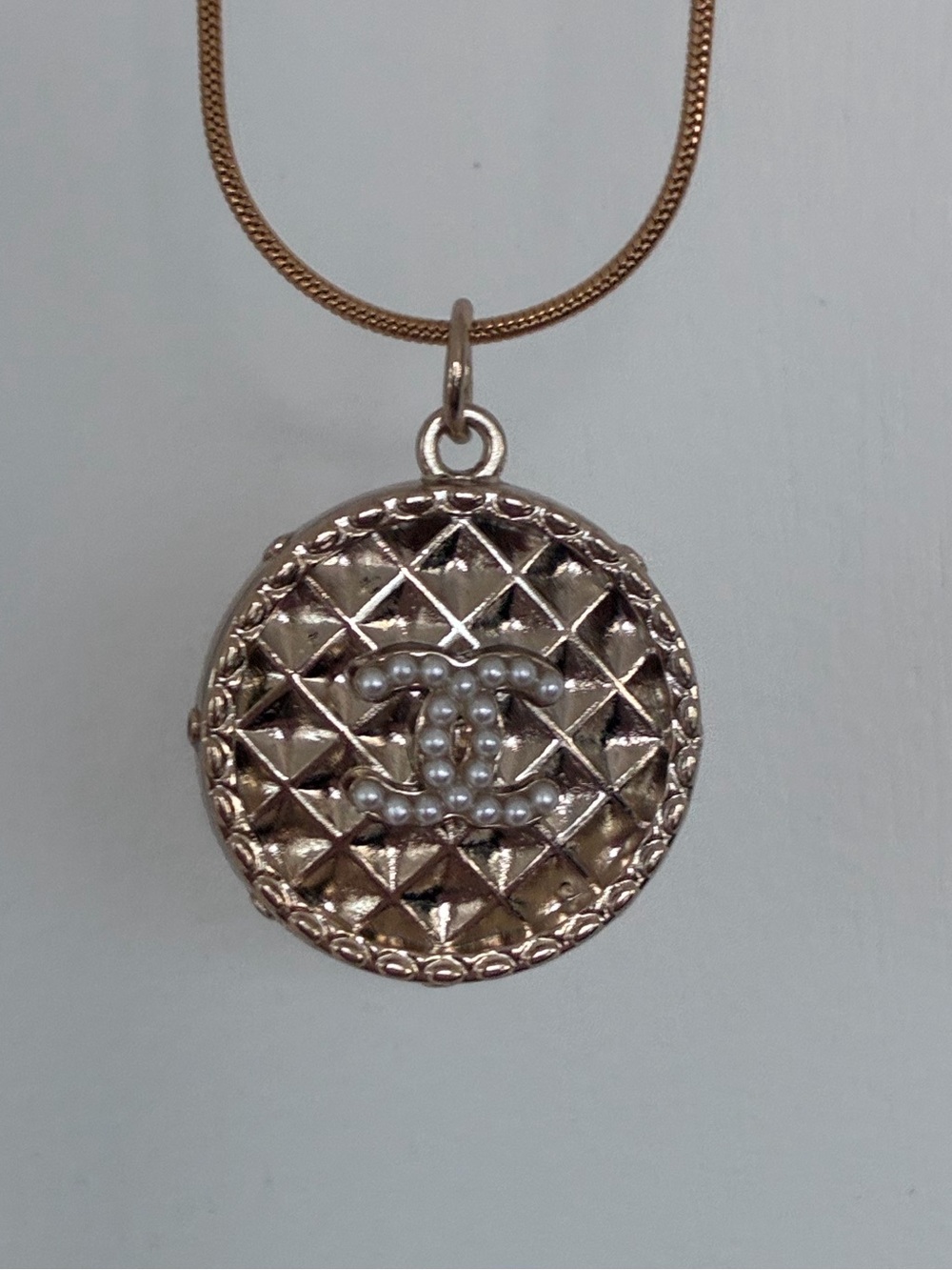 Chanel Pearl Gold Tone Zipper Pull Necklace